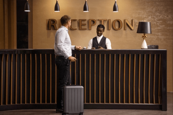 HOTEL MANAGEMENT COURSES